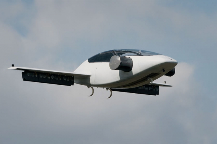Prvi leteći električni automobil