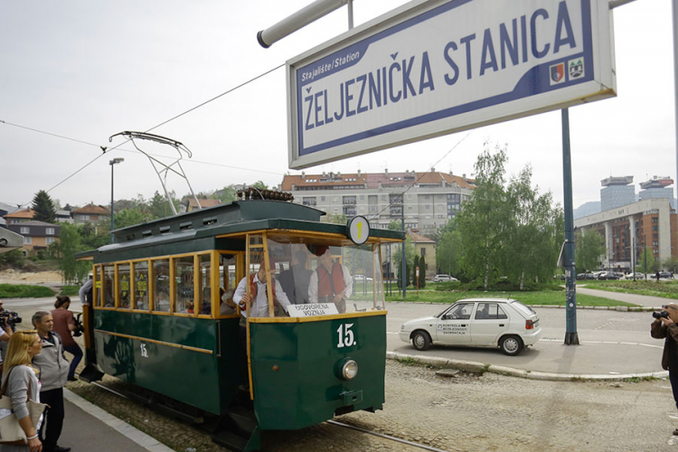 Sarajlije uživale u vožnji tramvajom iz 1895. godine