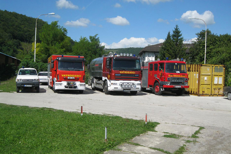 Vatrogasci u Federaciji BiH vatru gase vozilima starim i 40 godina