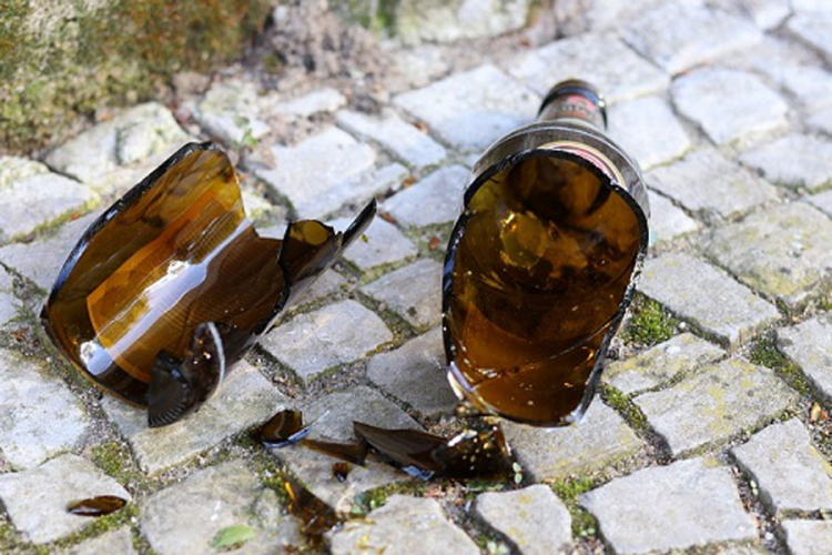 Pijani mladići iz Banjaluke gađali policajce pivskim flašama