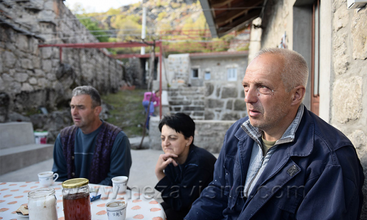 "Nezavisne" u posjeti selu Šćenica: Cijelo selo stalo u jednu kuću