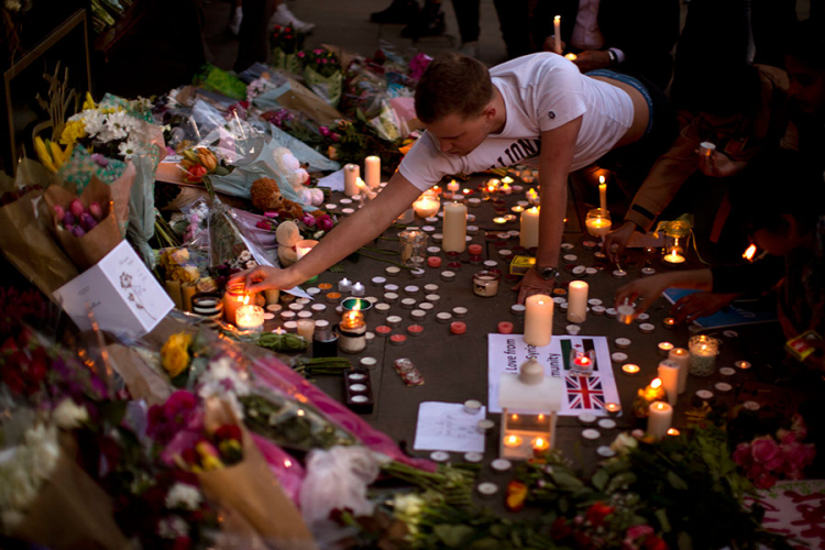 Građani Britanije odali poštu žrtvama napada u Mančesteru