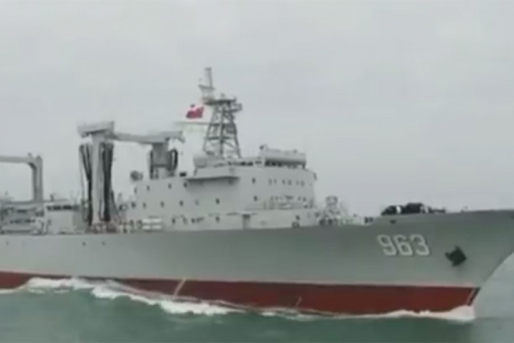 SAD poslale ratni razarač u Južno kinesko more