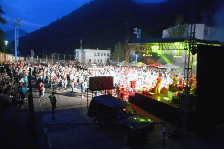 Održan koncert Crvene jabuke u Srebrenici