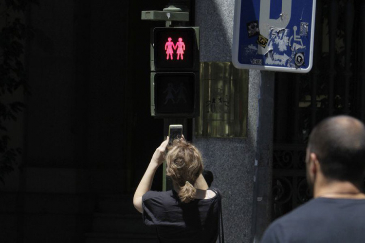 Zbog gej parade Madrid uveo "inkluzivne" semafore