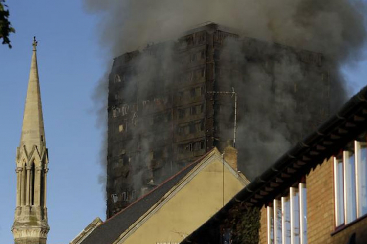 Požar "progutao" neboder u Londonu, najmanje šestoro mrtvih