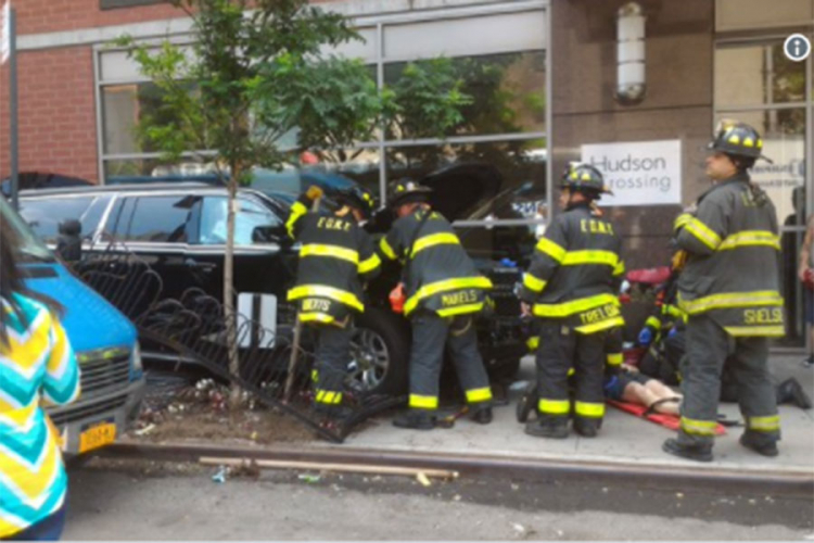 Incident u Njujorku, džip se zaletio u pješake, povrijeđeno 10 ljudi