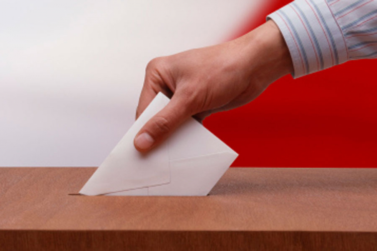 Otvorena birališta, Francuzi glasaju u drugom krugu