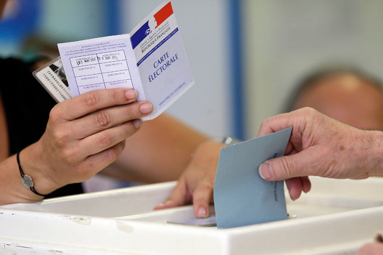 Rekordno niska izlaznost u drugom krugu uzbora u Francuskoj