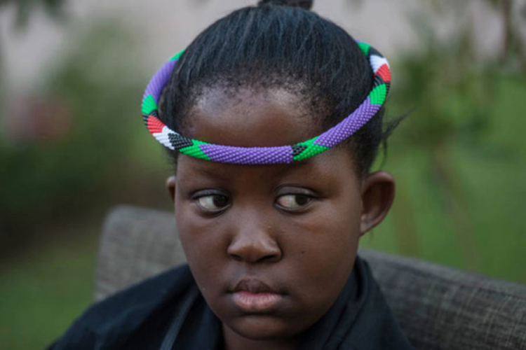 Tinejdžerka afrička kraljica dozivanja kiše