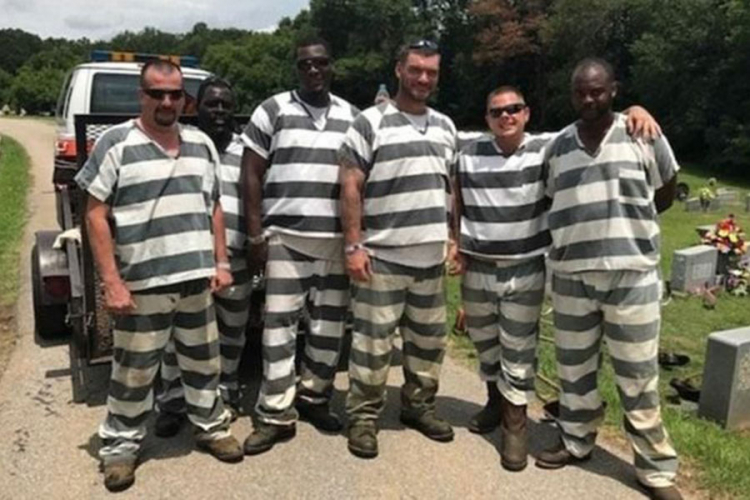 Zatvorenici čuvaru spasili život