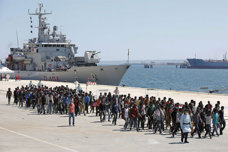 Brodovi sa migrantima ne mogu u italijanske luke?