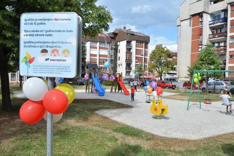 Poklon "Mikrofina": Otvoreno novo dječije igralište u Prijedoru