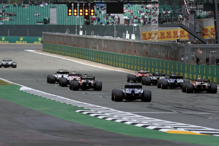 Mercedes dominira, Botas brži od Hamiltona