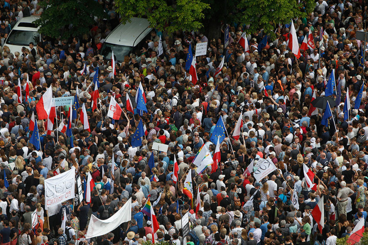 Hiljade Poljaka protestovalo protiv reforme pravosuđa