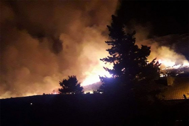 Veliki požar kod Omiša, širi se prema Splitu