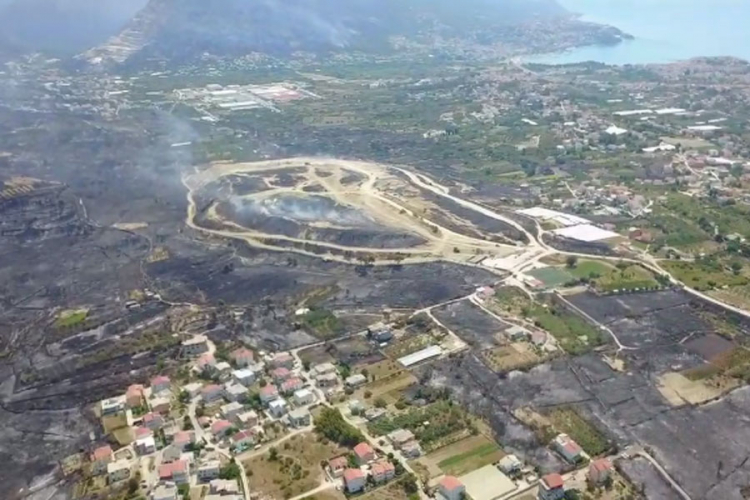 Snimci koji tjeraju suze na oči: Vatra ostavila pustoš u Dalmaciji
