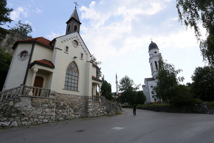 Ponos Bosanske Krupe: Crkve i džamija zagrljene u srcu grada
