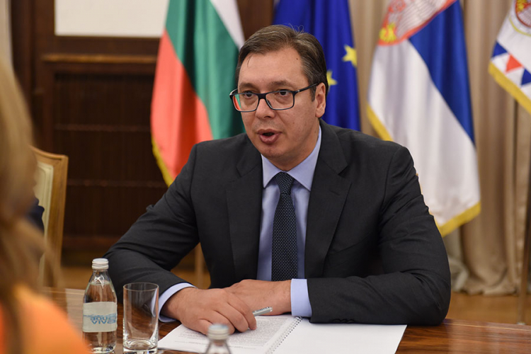 Vučić: Šta da me pita Pens,da li sam palio ambasade?