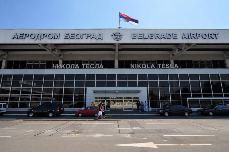 Avion njemačke kompanije prinudno sletio u Beogradu