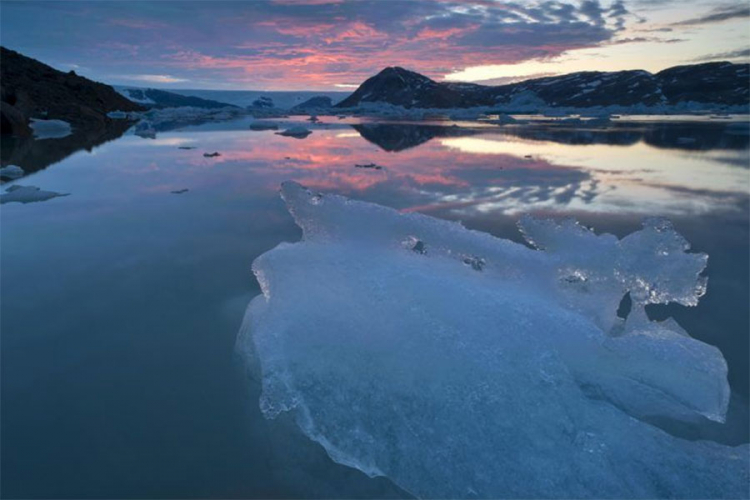 Led na Grenlandu dobija drugu boju, naučnici zabrinuti