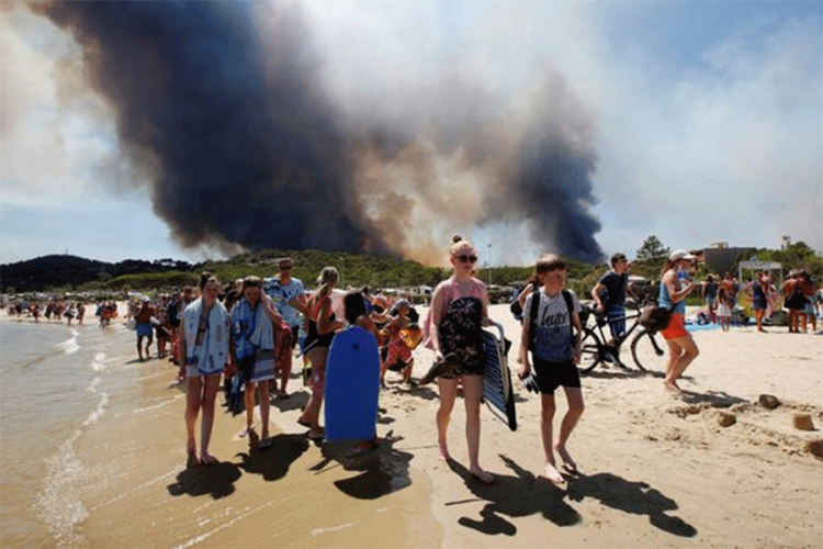 Zbog požara evakuisano 12.000 stanovnika Azurne obale