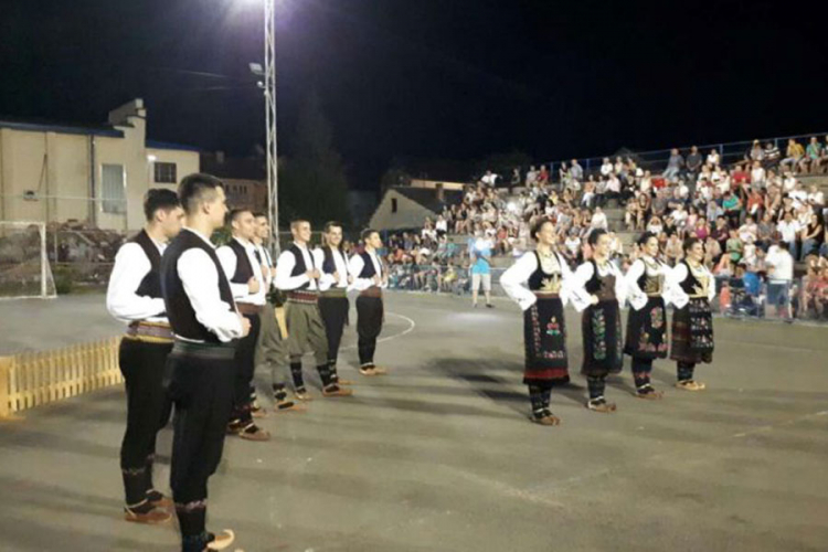 "Smotra folklora" u Kozarskoj Dubici okupila 150 učesnika