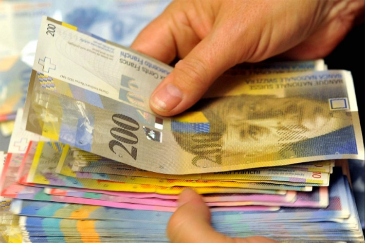 Ojačala potražnja za sigurnijim valutama - jenom i frankom