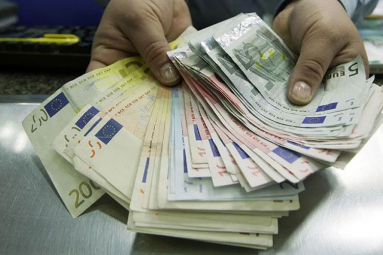 Policajac vratio 1.000 evra banci