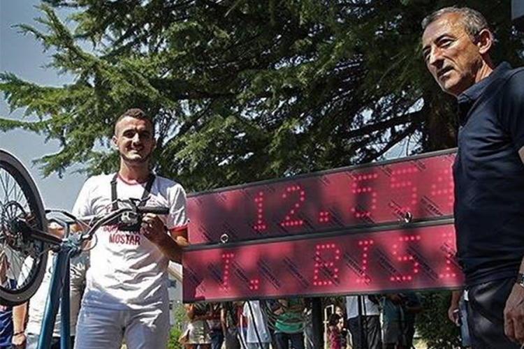 Ibro Basarić postavio svjetski rekord u vožnji biciklom na zadnjem točku