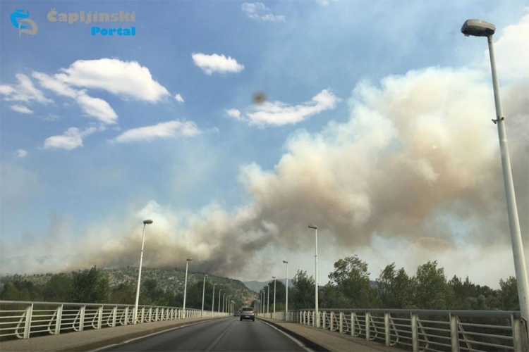 Veliki požar u Čapljini širi se prema gradu