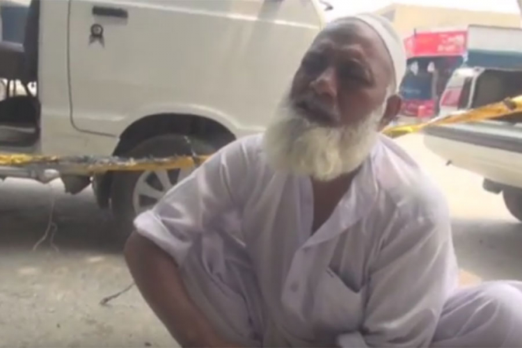 Pakistanac već više od deset godina jede kamenje