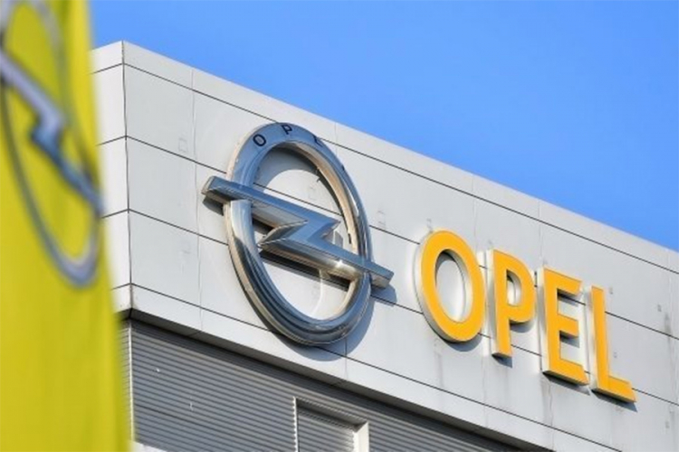Opel u debelom minusu