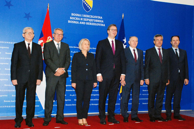 Vučić svečano dočekan pred Parlamentarnom skupštinom BiH