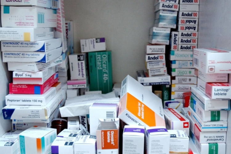 Blokada registracije lijekova: Ministarstvo prebacuje lopticu na Agenciju
