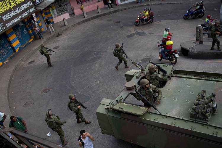 Haos u Riju, mobilisana vojska