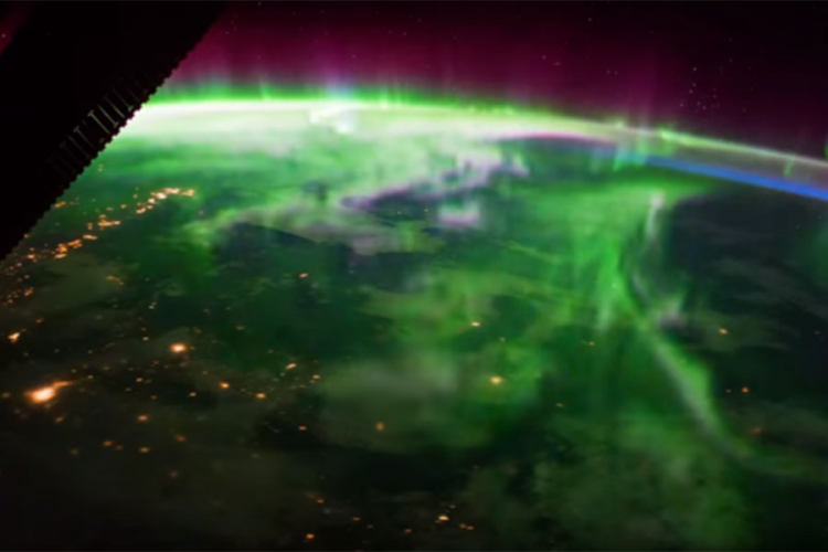 Nevjerovatan snimak polarne svjetlosti napravljen iz svemira