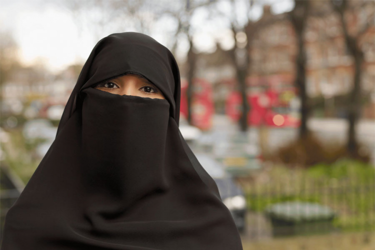 Danska se pridružuje zabrani pokrivanja lica