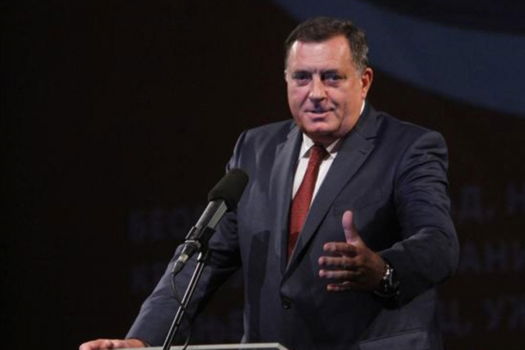 Dodik: Ambasadorka SAD upravlja BiH, Tramp bi mi skinuo sankcije da može