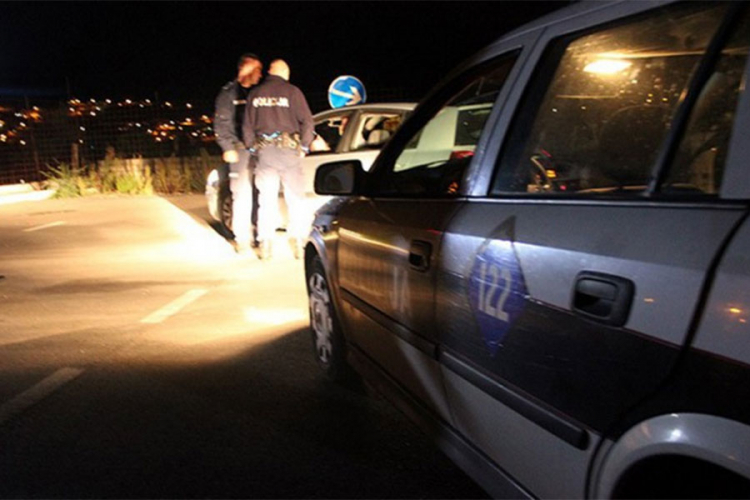 Teška saobraćajka na putu Konjic-Jablanica, žena zaglavljena u vozilu