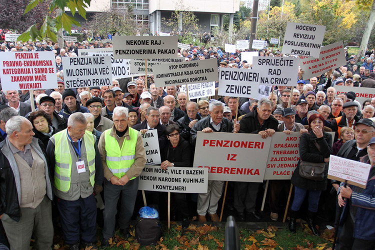 Penzioneri FBiH idu u nove proteste, policija važe