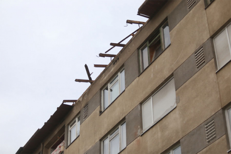 Banjalučki vatrogasci: Sva krovišta oštećenih zgrada zaštićena, nema prodiranja vode