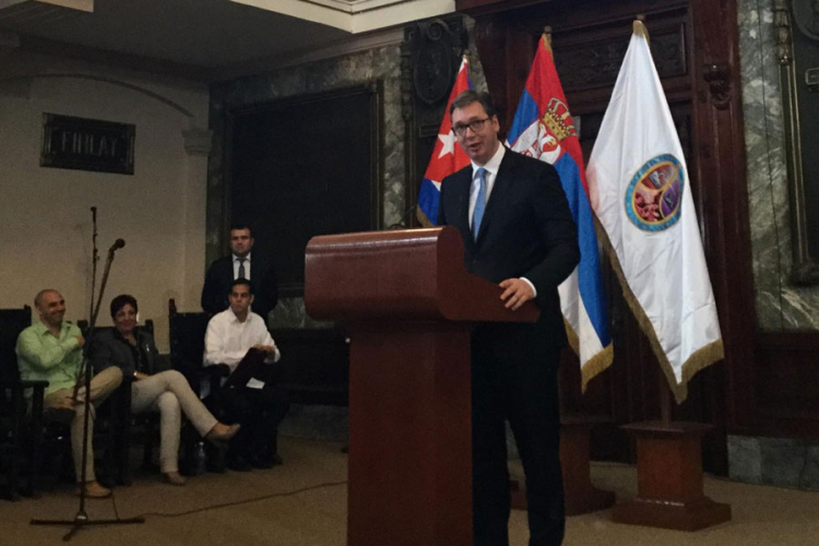 Vučić se sastao sa Kastrom u Havani