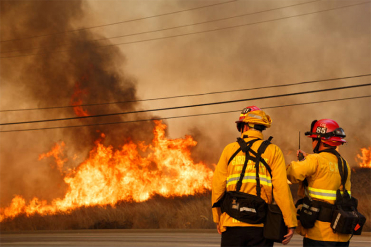Ponovo se razbuktava požar 'Tomas' u Kaliforniji