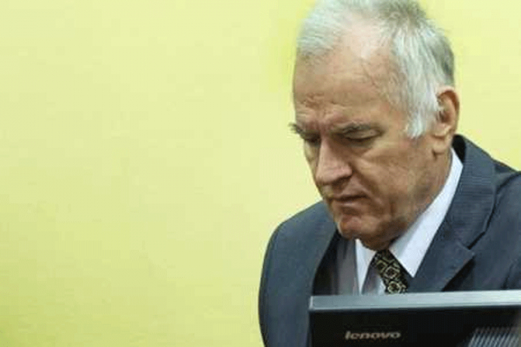 Kurir: General Mladić zvao advokata da mu pod hitno spasi život