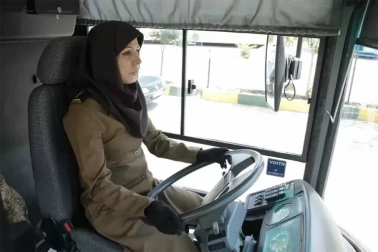 Osim automobila, žene će moći da voze motore i kamione