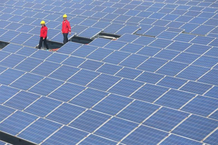 U Kini otvorena dionica 'providnog' autoputa s ugrađenim solarnim panelima