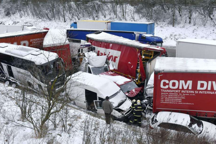 U Češkoj zatvoren auto-put zbog ogromnog broja saobraćajnih nesreća