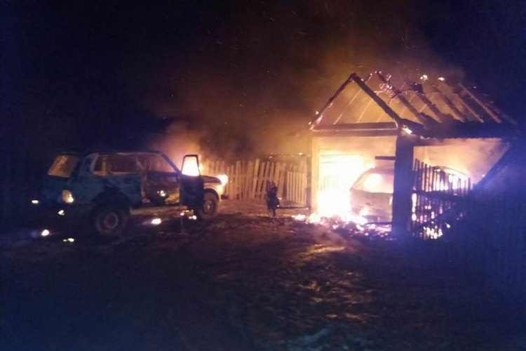 Porodica kojoj su zapaljena auta i garaža sumnja da su požar podmetnule šumokradice