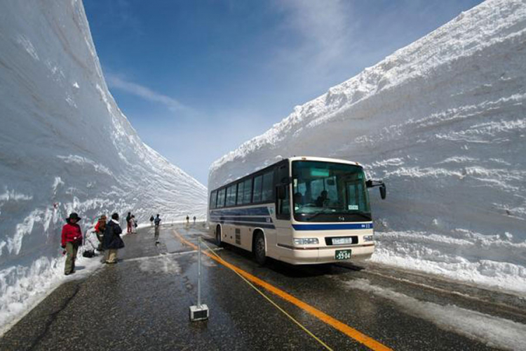 Kako u Japanu čiste snijeg visok 30 metara